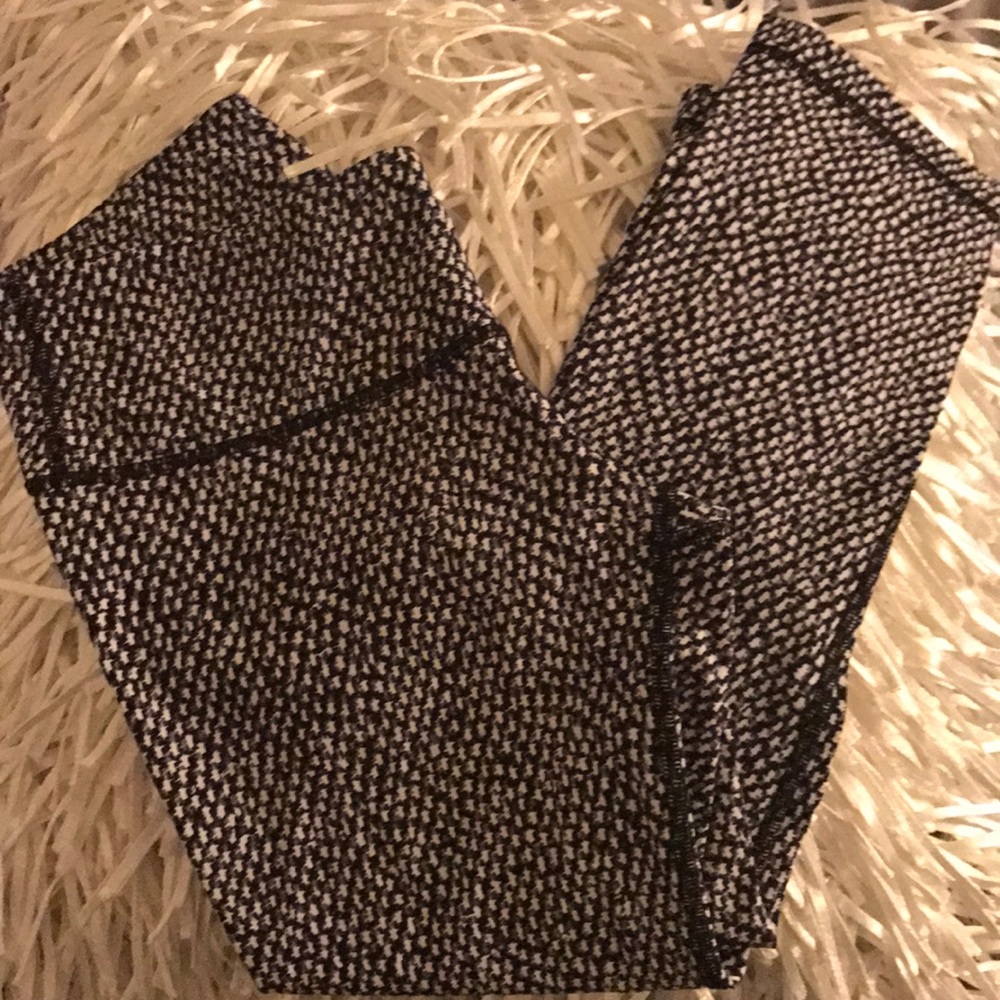 NWOT Lululemon size 6 crop workout pants